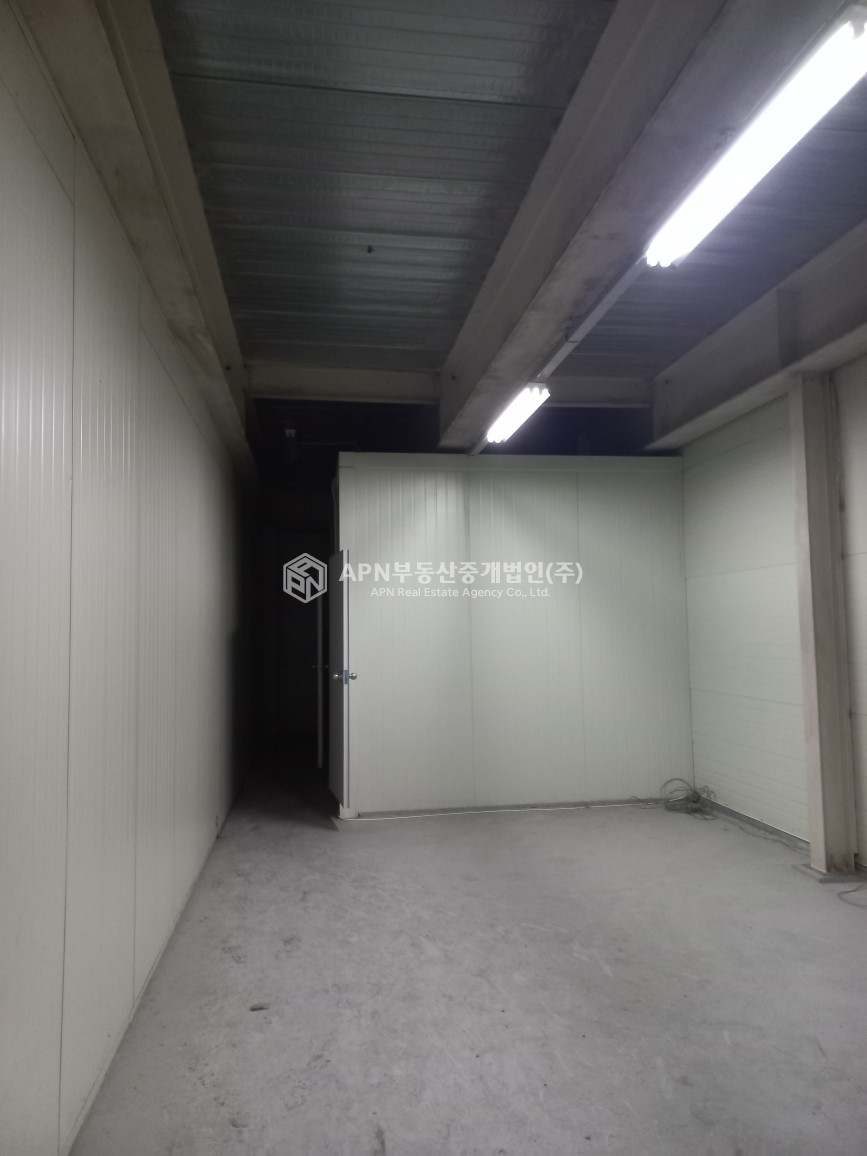 충북 청주서원구 현도면 우록리 주1동 층고6.5m 전력20kw 호이스트5톤 2.8톤 남청주IC 경부고속도로옆 광고효과최상 창고 매매 매매 매물번호 17716 사진 7